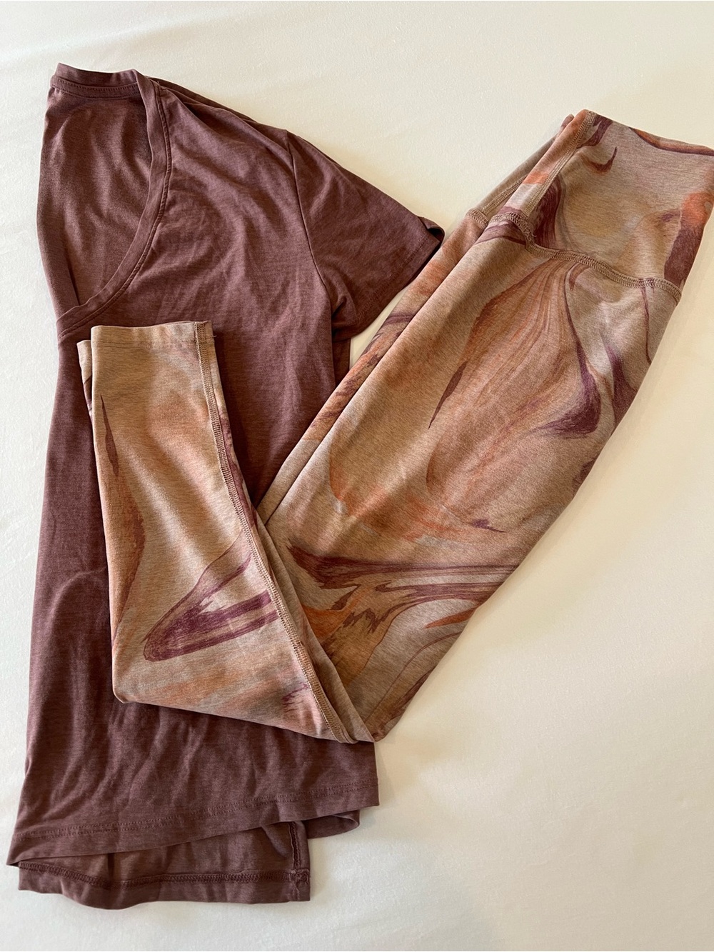 Women’s Beyond Yoga Set (Shirt & leggings)